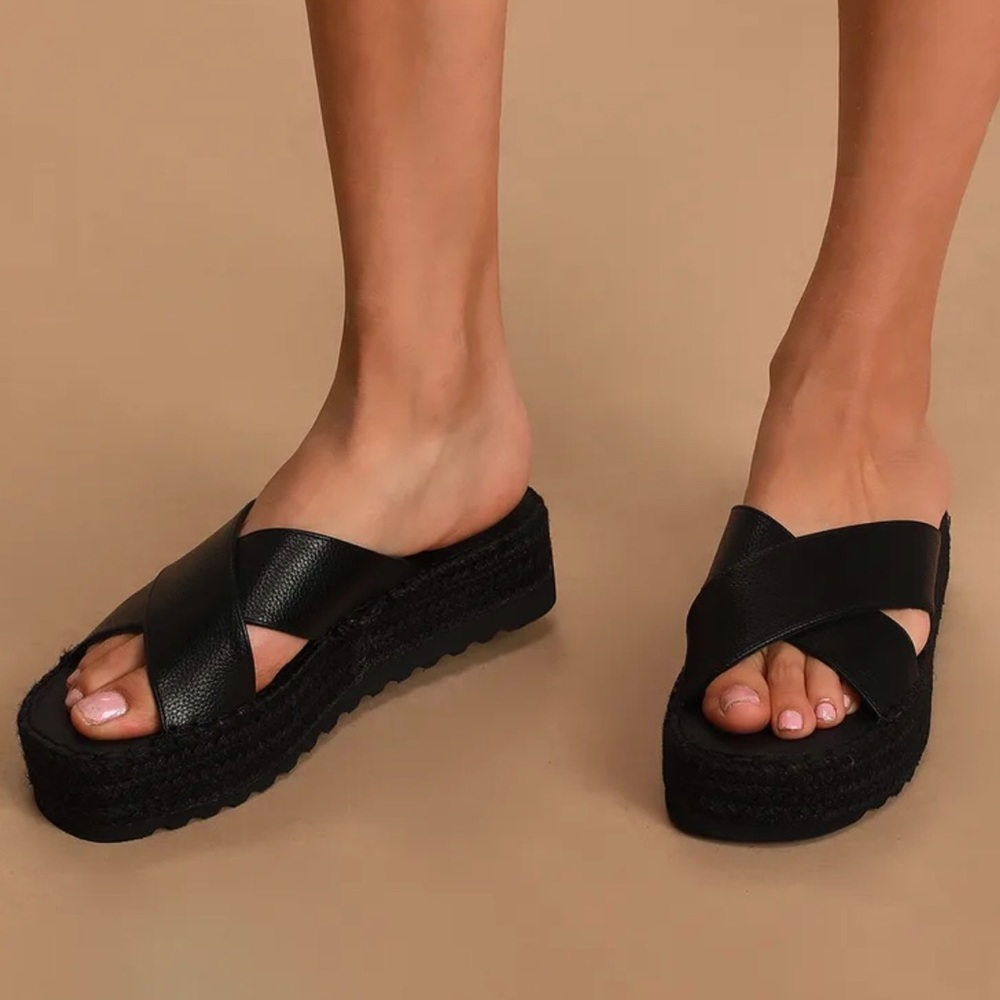NWOT Beach by Matisse Cove sandals black slip ons platform espadrille size 8